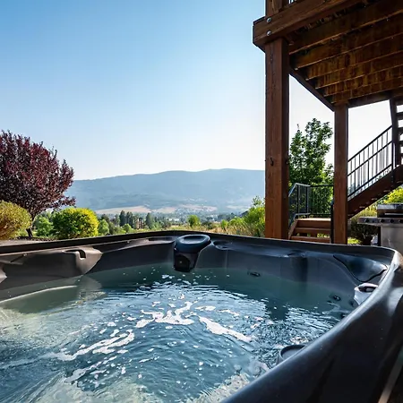 Our Mountain Chalet With Game Room And Hot Tub